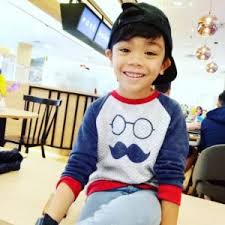 Mika telah menjual total sepuluh juta cd dan menjadi nomor satu di sepuluh negara dengan album pertamanya. Biodata Nik Adam Mikael Si Cilik Berbakat Besar Encikshino Com