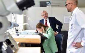 Liviu dragnea on wn network delivers the latest videos and editable pages for news & events, including entertainment, music, sports, science and more, sign up and share your playlists. Iubita Lui Dragnea A Postat Pe Instagram Poze In Care Apare AlÄƒturi De Liderul Psd La O FabricÄƒ De Ceasuri Din ElveÈ›ia