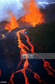 En campagne à la réunion, il s'offre une petite baignade. Eruption Of Volcano Piton De La Fournaise March 1986 Photo D Actualite Getty Images