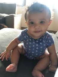 Que as roupinhas da Carter's são excelentes é incontestável, mas dizer que  um 0 a 3 meses veste o bebê até um ano é a maior fic que inventaram