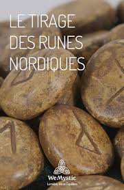 Le Tirage Des Runes Nordiques Wemystic France Tirage Des Runes Tirage Runes Runes Nordiques
