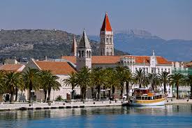Aufgrund seiner ausgezeichneten lage, eignet sich trogir bestens als basis während eines besuchs in trogir. Stadt Trogir Kroatien Eine Geschichtstrachtige Kleinstadt My Luxoria Journal