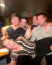 Shoulder Season 🏄🏻‍♂️⛷️🎸