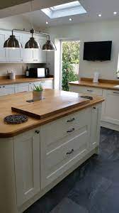 The uk's leading online worktop specialist. Howdens Shaker Ivory Units And Worktop Express Solid Oak Worktops Kitchen Design Kitchen Cabinets Makeover Kitchen Remodel