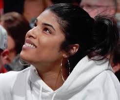 Kirsten Bennett's Instagram, Twitter & Facebook