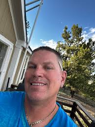 Call me Meli 🤪 looking to meet chill people and build new relationships  that I'm hoping last.