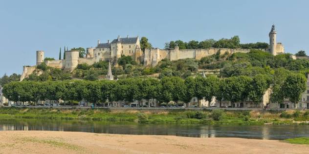 Forteresse royale de Chinon — Wikipédia