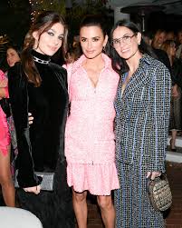 Attending a dinner party is not always easy. Inside A Pre Oscars Dinner Hosted By Chanel Celebrity Academy Awards Party