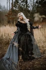 Style Gothique Renaissance Ou Medieval Fantasy Mariage Etsy Fantasy Gowns Gothic Wedding Dress Fantasy Dress