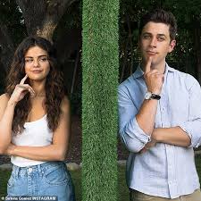 Мария палм, эд скрейн, ивонник мюллер и др. Selena Gomez Sets Food On Fire In Hilarious Selena Chef Trailer Urban Fusions