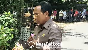 Anak baru satu, tapi perut dan ikut buncit sekali dengan isteri. Penasaran Korban Hilang Ketua Dprd Gianyar Berdoa Di Tkp Nusabali Com