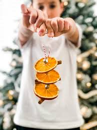 To add interest, i varied the height and also varied whether the line on the cinnamon sticks faced outwards. Cinnamon Stick And Orange Slice Ornaments A Pretty Life In The Suburbs