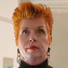 Women are often asked uncomfortable or ridiculous questions that their male  colleagues never have to answer. KateWinslet claps back 👏