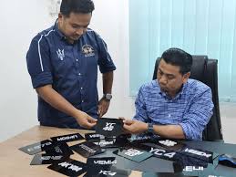 Contohnya seperti tahun kelahiran, contoh 1987, tarikh ulang tahun perkahwinan dan juga nombor yang menyerupai ejaan nama seperti m3947 (megat), sya 719 (syafiq). Peminat Tegar Sanggup Labur Rm200 000 Untuk Beli Nombor Plat Kenderaan Unik Kosmo Digital