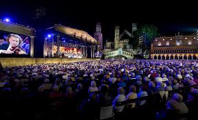 André rieu traditionally brings his johann strauss orchestra to the vrijthof square in the city of his birth, maastricht, every summer. Reiseangebote Hellwig Reisen