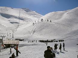 Είναι από τα πιο οργανωμένα και άρτια χιονοδρομικά κέντρα. Kalabryta X K Xionodromiko Kentro