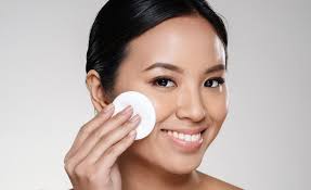 Saturate your lash extensions with castor oil brown says the safest way to take off lashes at home is to saturate them in oil. How To Remove Eyelash Extensions At Home Eyelash