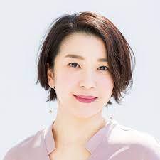 ワンレン風なのにクールすぎない新生かき上げショート 40代のショートヘア 40代 ヘアスタイル 髪型 ヘアスタイル