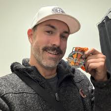 What's this whole thing about turning 30 and people doing half marathons or  even marathons? The funny thing is when I do my first half marathon? I'll  be 30 years old. 🤦‍♂️