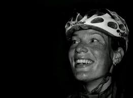 During the relief between wild and pieters things go wrong, because one of the australian women wants to cycle right through it and makes wild fall. Kirsten Wild Facebook