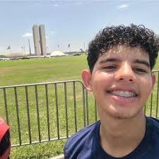 📢 Direto de Brasília: a luta segue firme! A professora Nanci Stancki da  Luz envia um chamado da Marcha Nacional Unificada dos Serviços Públicos,  realizada em Brasília, contra a Reforma Administrativa. ✊🏽