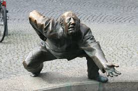 Aachen Beeldgroep Fontein De Kreislauf Des Geldes Karl Henning Kunstwerk Standbeeld Foto