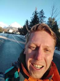 Kuchar zivnostnik se zkusenosti z celeho sveta se vratil domu a hleda  praci.