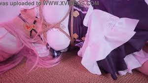 崩坏3 爱莉希雅Cosplay，腿精cd化身油亮白丝女仆，一女装就浑身酥软，扭着美腿子，呜呜求折磨，无耻的M！分腿高高吊起来，眼神无辜可怜，可爱鸭子坐，棒子不能停！  ‮ھونكاى 3 - ئەيلىسىا - EPORNER‬