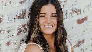 Elizabeth Reisman's Instagram, Twitter & Facebook