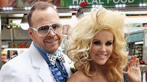 Donnie wahlberg participated in the first photo challenge on instagram by sharing an old picture from the first time he met his wife, jenny mccarthy. Weird Things Everyone Ignores About Jenny Mccarthy S Marriage
