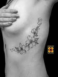 Ma in alcuni casi anche i più complessi da realizzare, perciò affidatevi a professionisti qualificati. Tatuaggio Fiore Di Ciliegio Immagini E Significato Ligera Ink