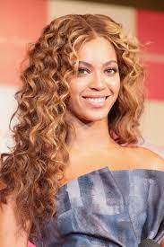 Top 10 Curly Celebrity Frisuren Des Jahres 2009 Celebrity Curly Frisuren Jahres Medium Curly Hair Styles Hair Styles 2014 Curly Girl Hairstyles