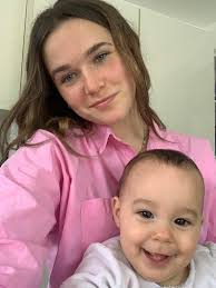 Hello families, how are you? My name is Ana and I'm a Spanish girl who is  studying an English course in Gold coast since 3 months ago. I am a nice,  hardworking