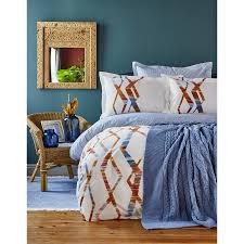 Diğer modeller farklı materyallerden de yapılmaktadır bazıları şiş ve tığ ile yapılırken bazıları hazır materyallerdir bunlar. Karaca Home Shaggy Mavi Cift Kisilik Orgu Battaniye Takimi Karaca Home