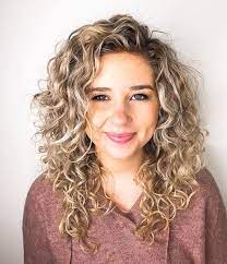 Classic If Artists Are Known For A Style I D Say This Is Mine I Love Classic Clean And Simple Hair Medium Curly Hair Styles Curly Hair Styles Hair Styles