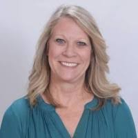 Lisa Schalk's Instagram, Twitter & Facebook