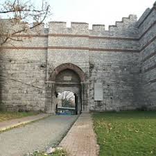 The last emperor, ironically named constantine xinote the first constantine established constantinople as the capital of the empire, died fighting. Constantinople Theodosian Walls Livius