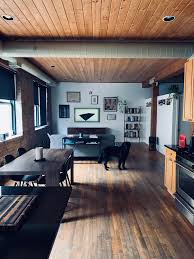 Sports team logos, fishing lures, home cities and states, favorite fashions, film, or music all make a mere pad. Chicago Bachelor Pad For Me And The Pup Malelivingspace