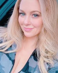 Ruth Saylor's Instagram, Twitter & Facebook