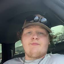 Any recommendations for a local gym that has an indoor basketball court?