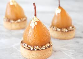 Les Tartelettes Poires Pochees Facon Karamel Pastry Freak Recette Mini Tarte Poires Pochees Recette Entremet