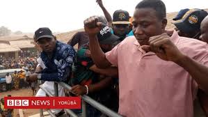 Yoruba nation activist, sunday adeyemo aka sunday igboho, has been reportedly arrested in cotonou, benin republic, by the security forces. Surrender Now Dss Warns Sunday Igboho States How Operatives Raided His Residence The Crest