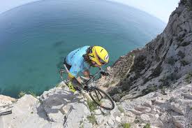 Martyn ashton's road bike party videos inspired brumotti to change his trials riding to using a road bike for road bike freestyle and road bike freestyle 2. Adrenaline Junkie Vittorio Brumotti S Addiction To Risk Cyclingtips