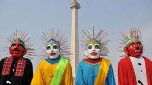 Salah satu yang menjadi kebanggaan masyarakat betawi adalah tradisi kesenian palang pintu. Mengenal 5 Kesenian Daerah Masyarakat Betawi