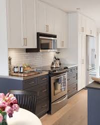 Maybe you would like to learn more about one of these? Traditional Antique White Kitchen Welcome This Photo Gallery Has Pictures Of Kitchens Featuring Cream Or Kitchen Remodel Small Kitchen Cabinets Kitchen Layout