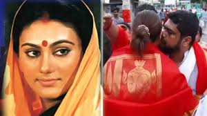 Kriti Sanon Kissing Controversy: Ramayans Sita aka Dipika Chikhlia reacts  SHARPLY on controversy over Om Raut kissing Kriti Sanon at Tirupati temple:  She must have never thought of herself as Sita Ji