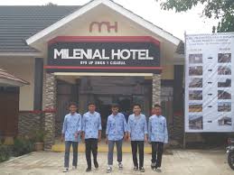 Situs resmi sekolahnya menyediakan berbagai menu yang tertata rapi dan memiliki desain yang terbilang bagus dan menawan. Smk Negeri 1 Cisarua Tingkatkan Kualitas Tenaga Pendidik Pasundan Ekspres