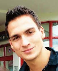 And he certainly looks like he's enjoying himself on the slopes. Pin On Mats Hummels