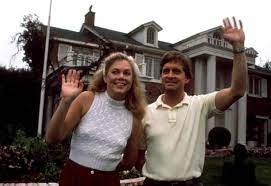 Real Estate Lessons In Movies The War Of The Roses 1989 Wars Of The Roses Kathleen Turner Movies