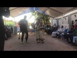 Fotunan yarinyar da tasaci waya akasuwa antube mata kaya. Fotunan Yarinyar Da Tasaci Waya Akasuwa Antube Mata Kaya Wata Matashiya Wadda Ake Cewa Mayya Saboda Lankwasassun Kafafuwanta Ta Samu Anyi Mata Aiki Kyauta An Tayar Da Kafafuwan Su Mike Kamar